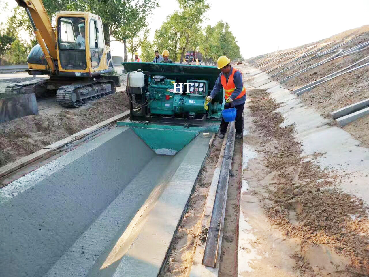 Irrigation Canal , Channel Paving Machine